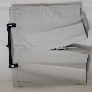 Dockers Size 42 Light Khaki Chino Short Stretch, NEW